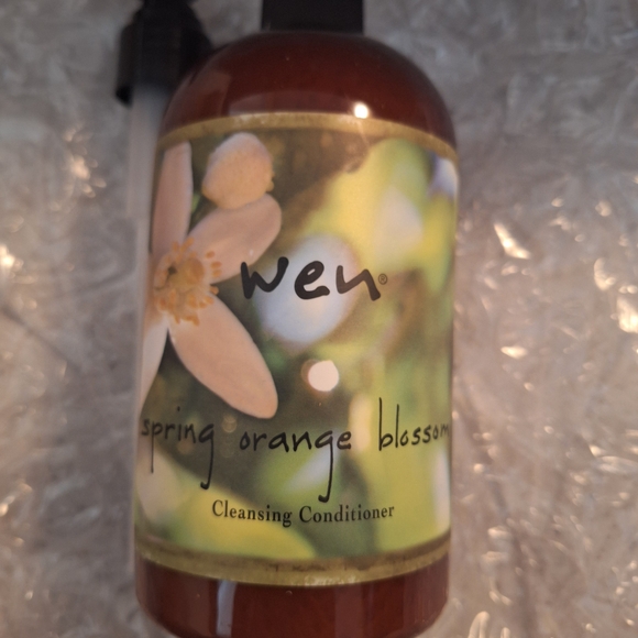 WEN Hair Conditioner Set - Red and Green Bottles - Picture 3 of 5